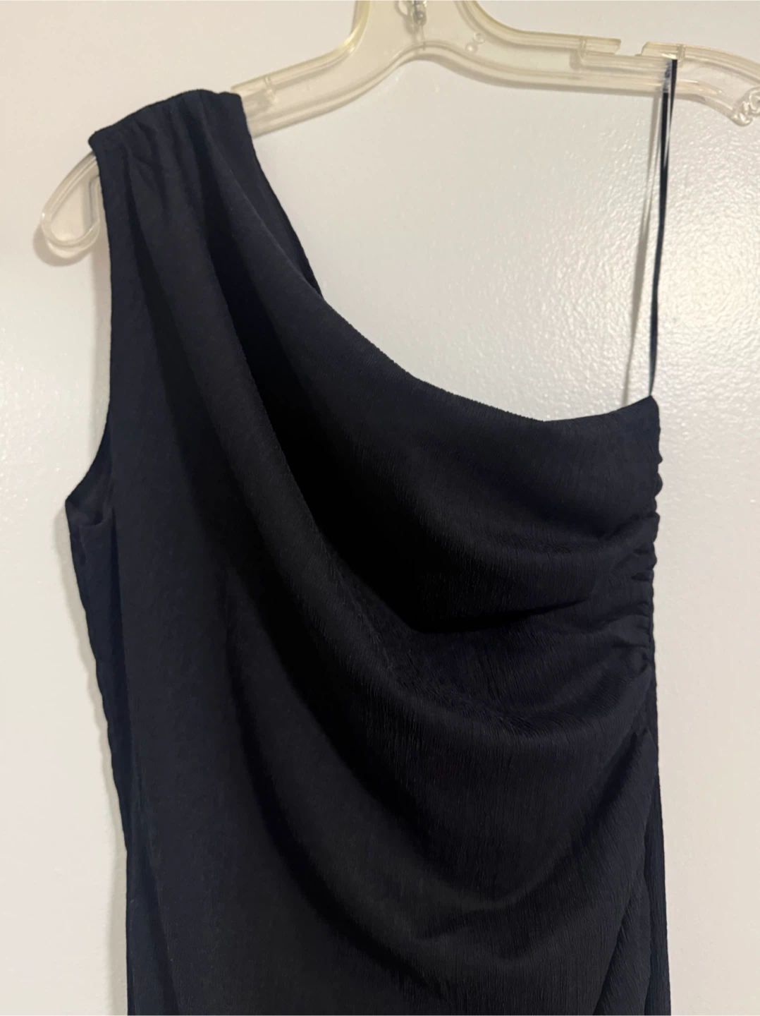 H&M Black One-Shoulder Ruched Midi Dress - photo 2