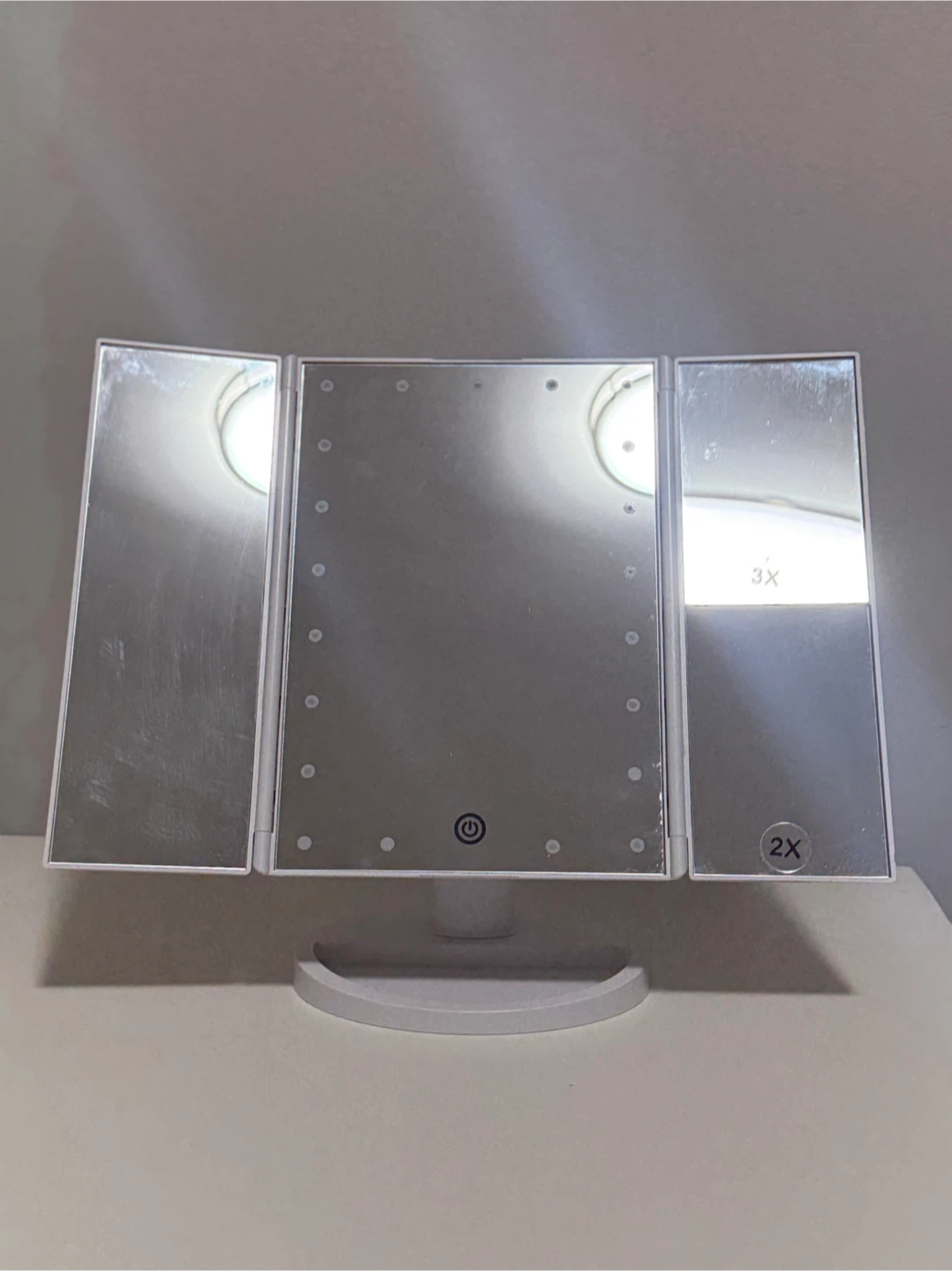 WE:LY Makeup Mirror with LED Lights and Magnification