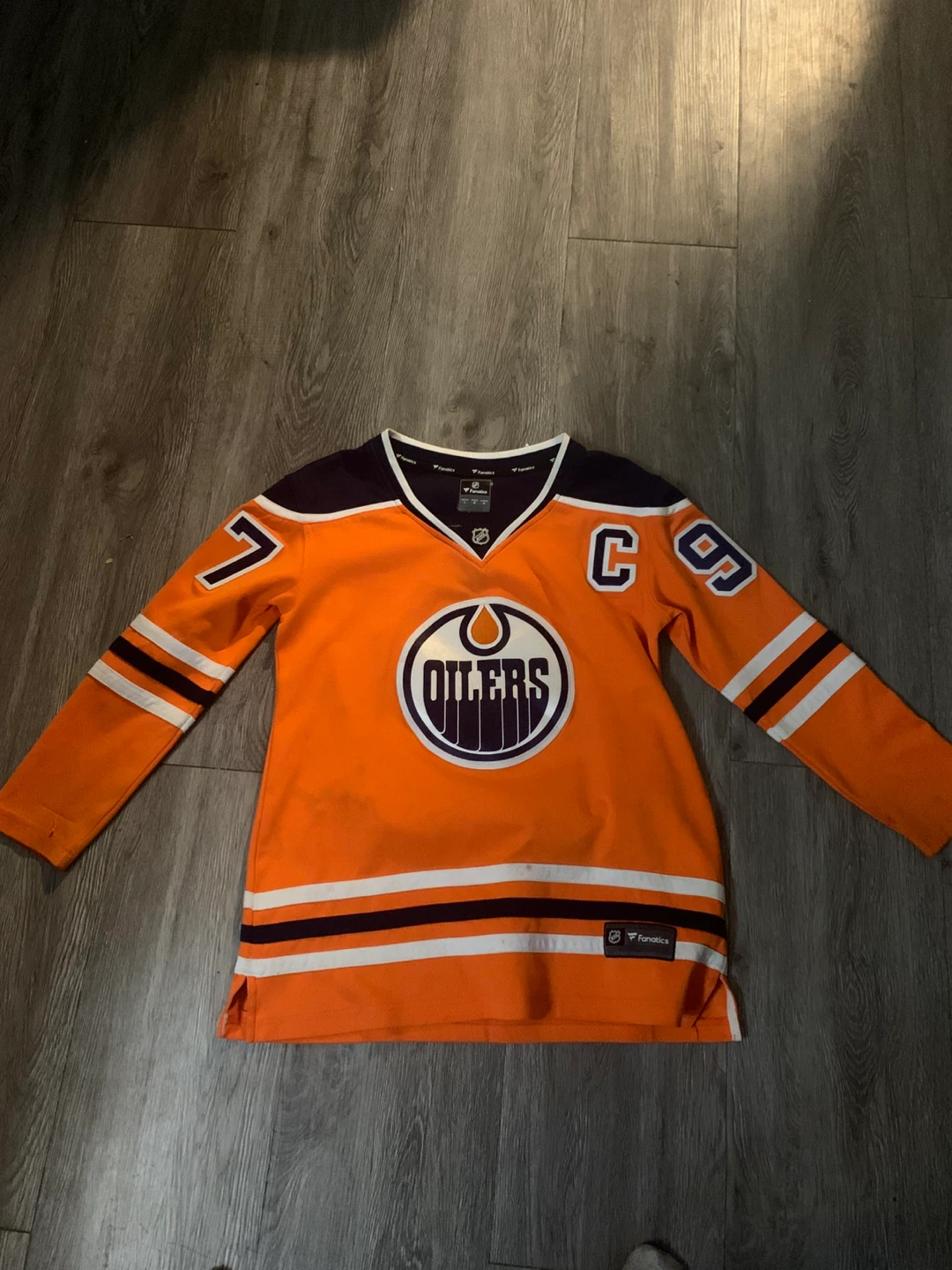 Connor mcdavid jersey (L)