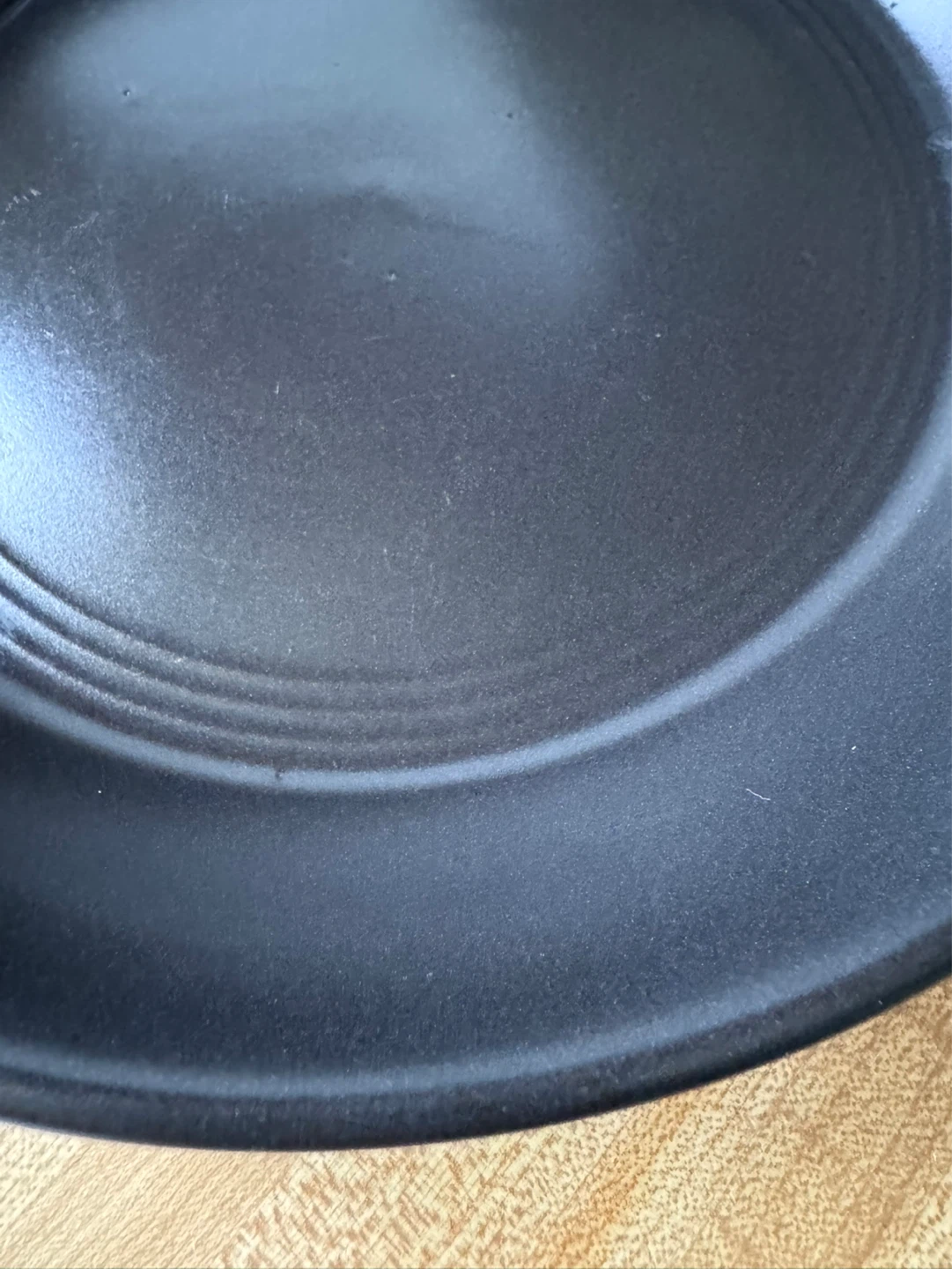 2 black dinner plates - photo 2