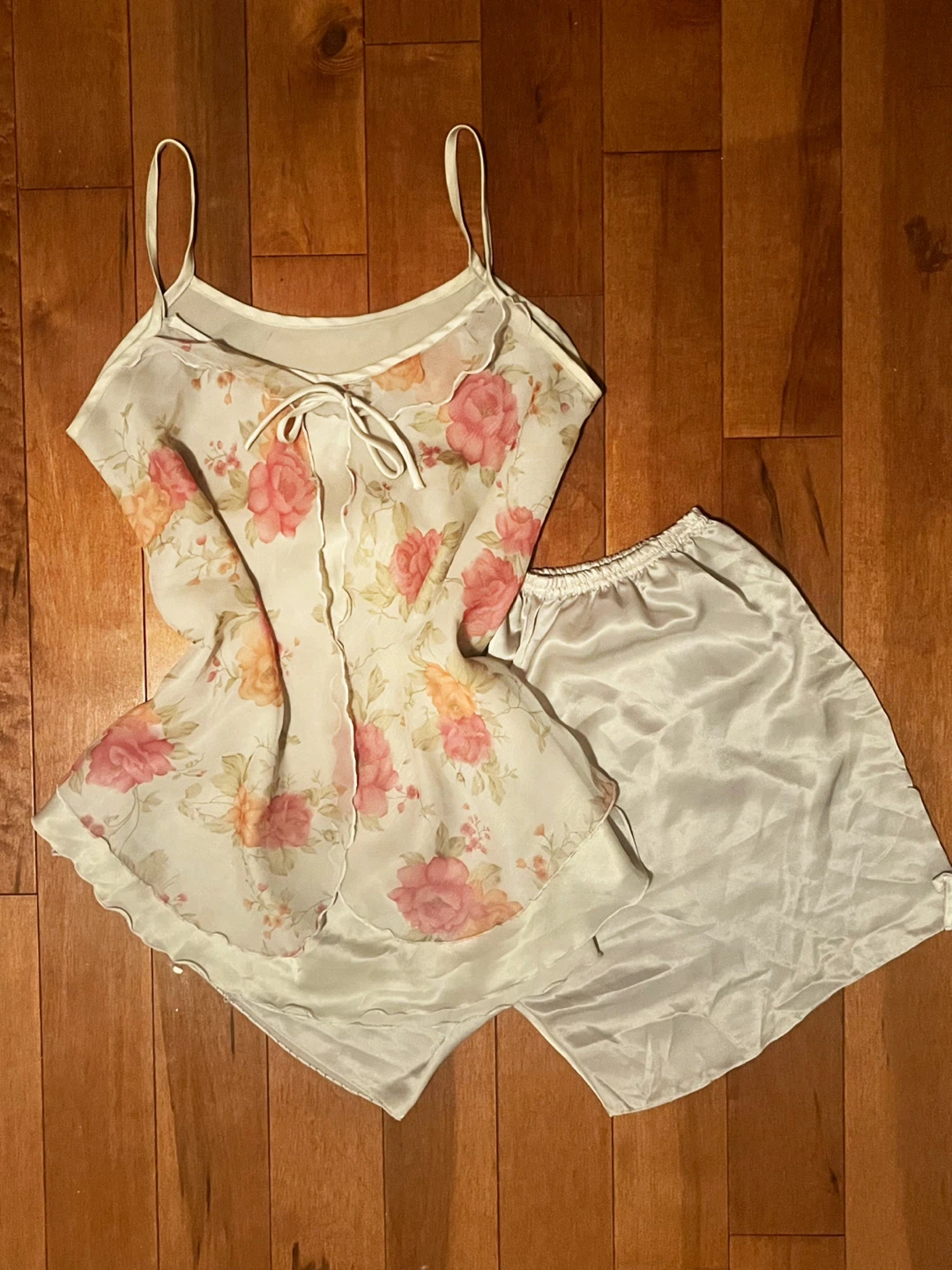Floral print satin set
