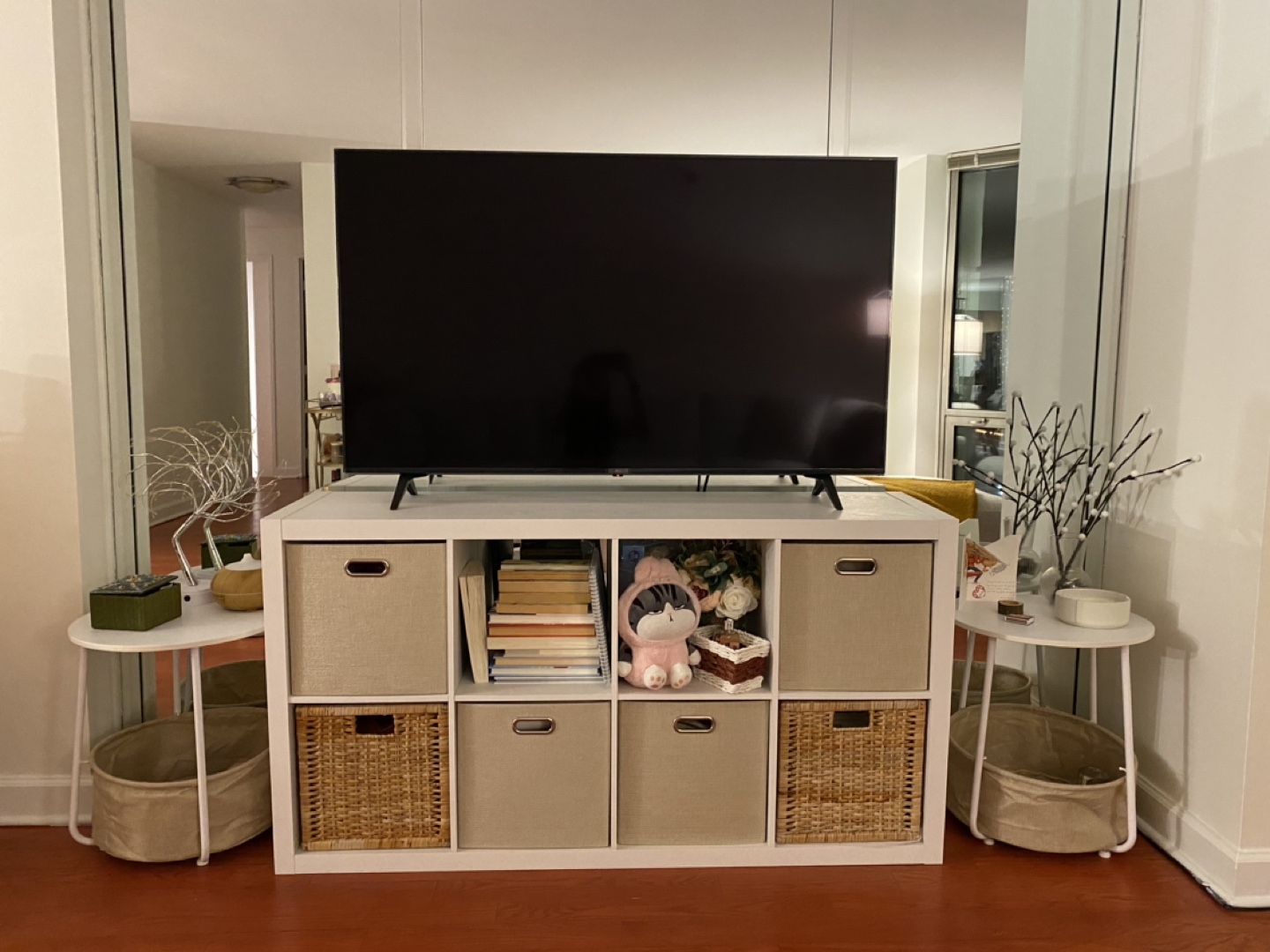 8-Cube Storage / TV Stand