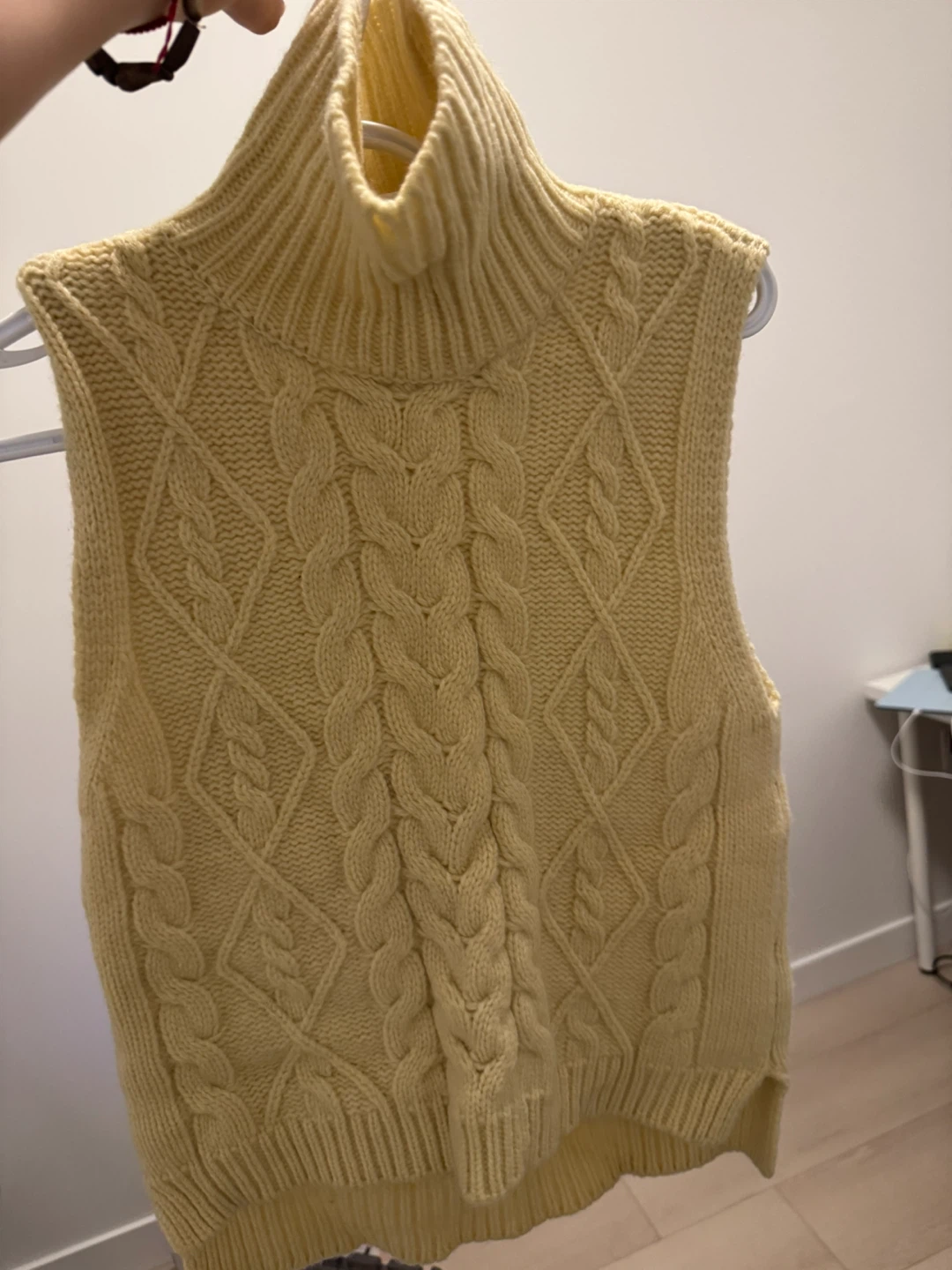 Sleeveless Turtleneck Sweater Vest