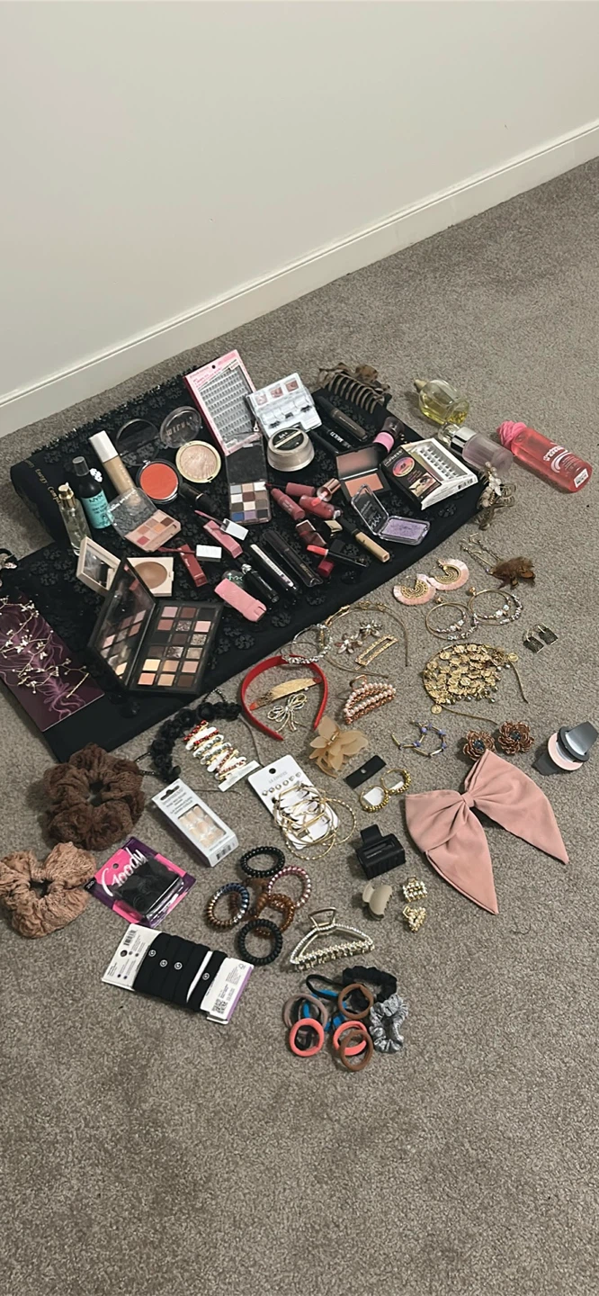 😍Assorted Makeup and Hair Accessories Bundle