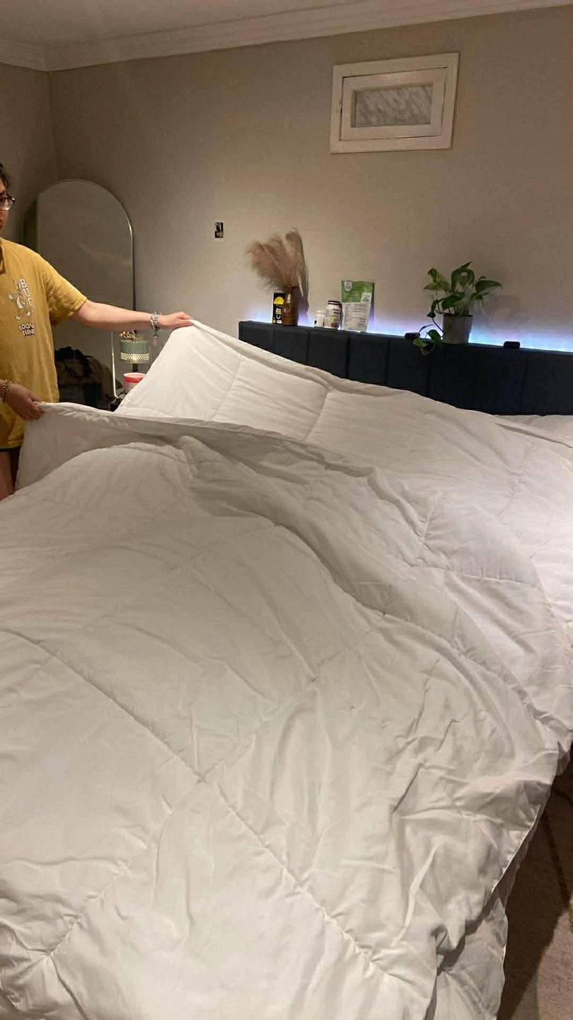 1 Queen and Double Duvet and 2 Pillows Set - photo 2