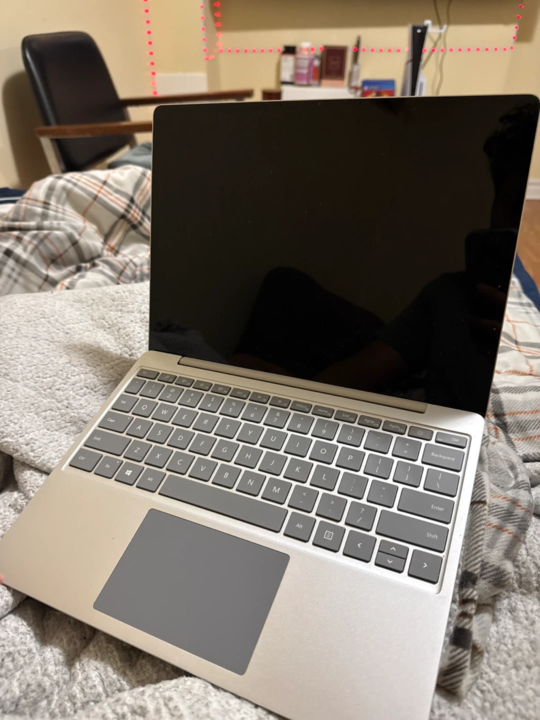 Microsoft Surface Laptop Go - photo 2