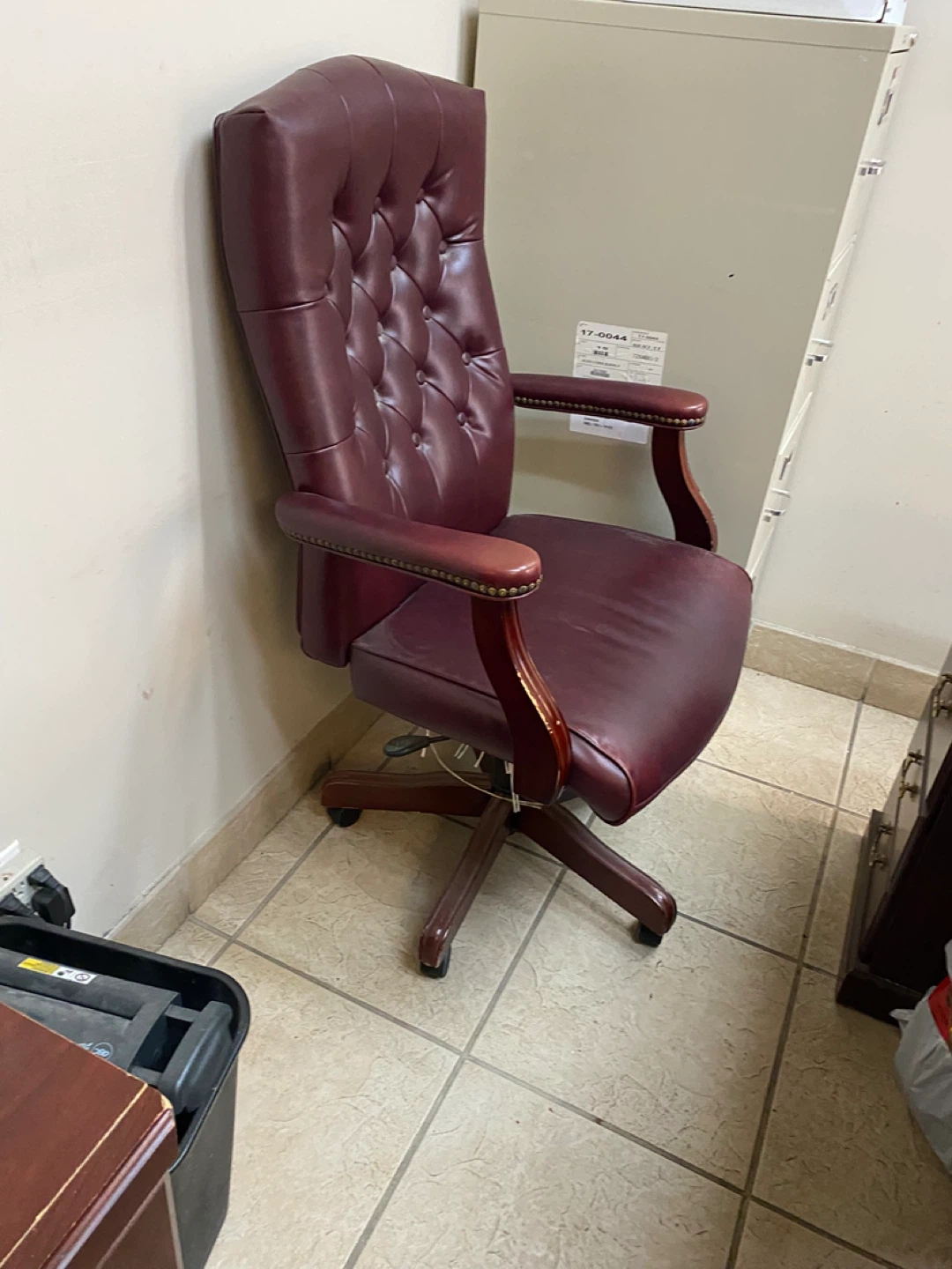 Maroon Tufted Executive Office Chairs 3 In Total - photo 5