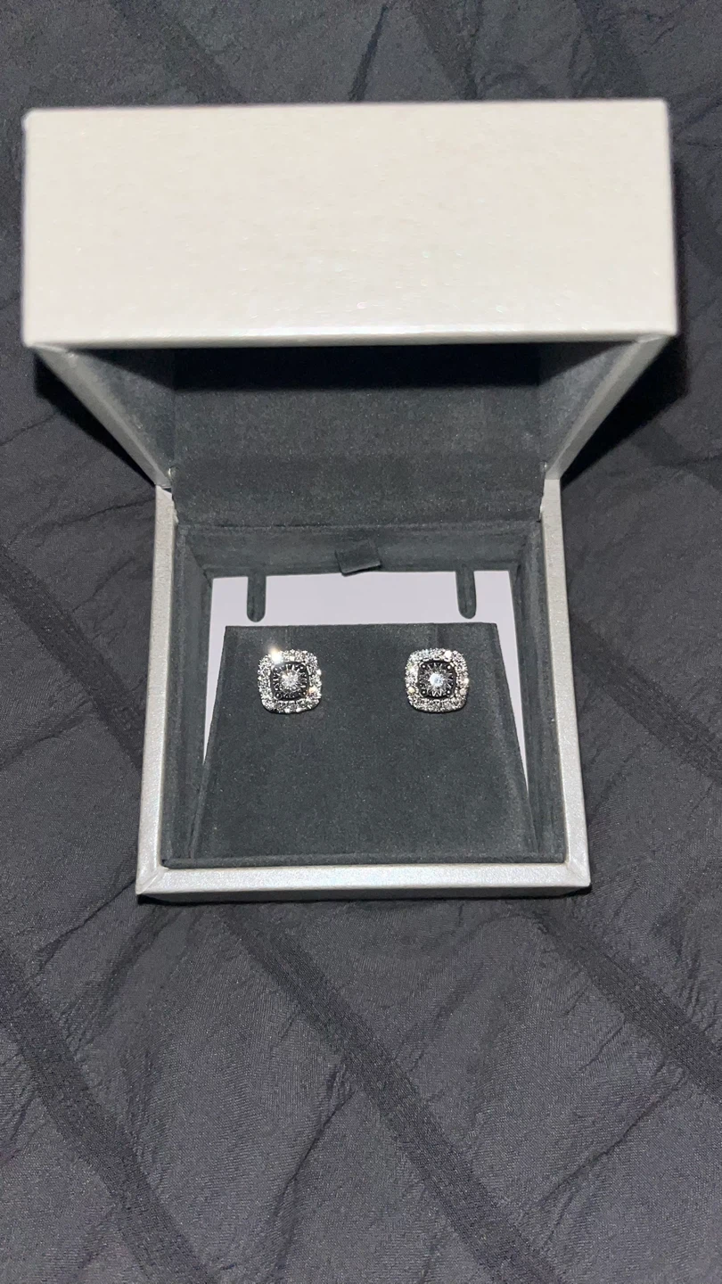 10K White Gold Diamond illusion Stud Earrings