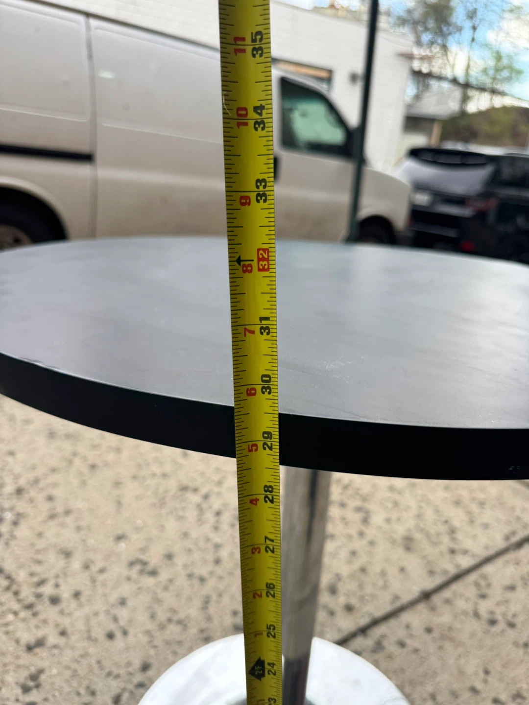 Round modern café / bistro pedestal table with metal base - photo 4