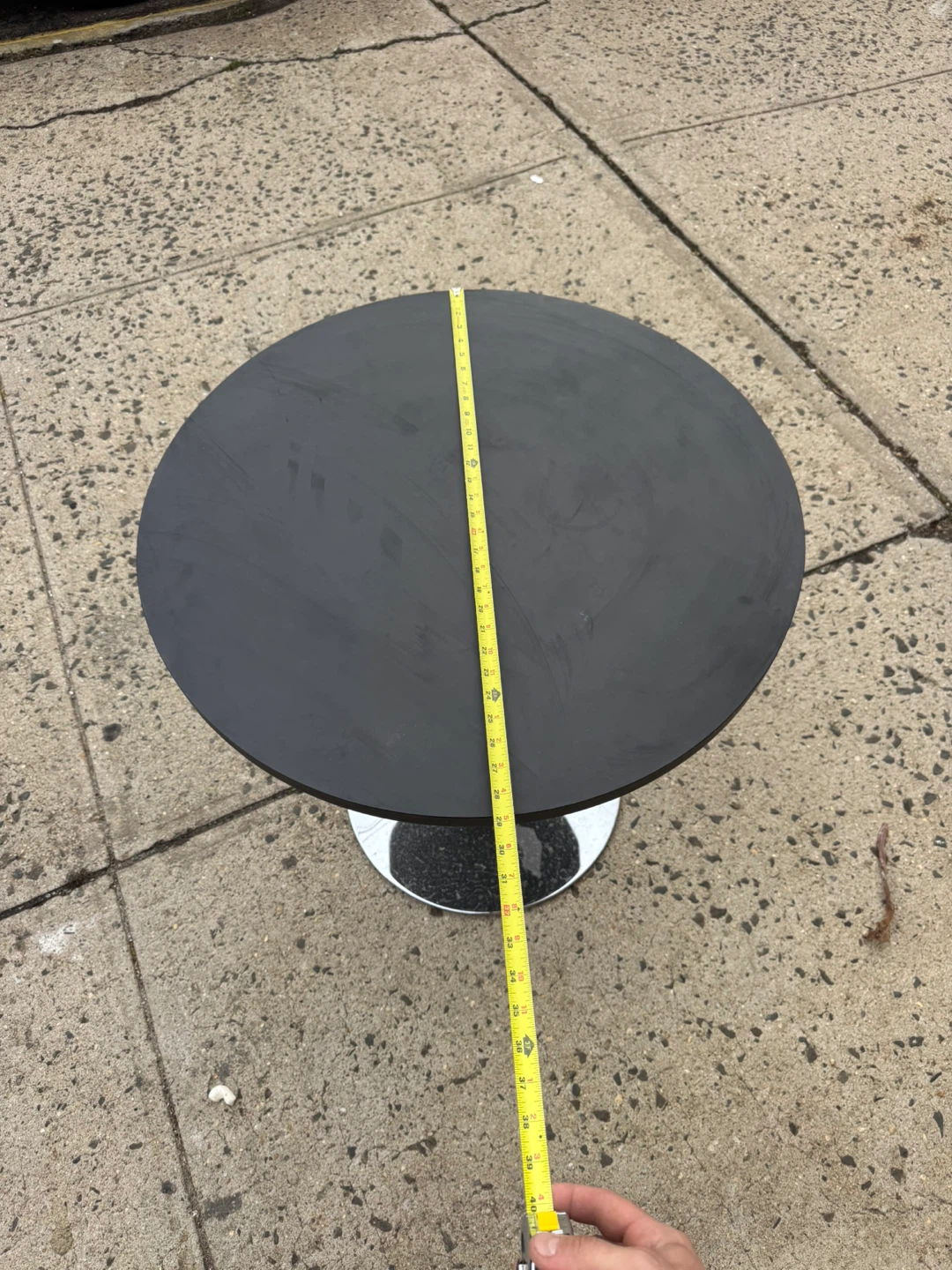 Round modern café / bistro pedestal table with metal base - photo 2