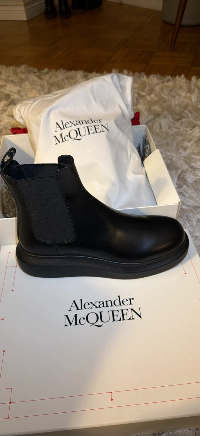 Alexander McQueen Black Leather Chelsea Boots