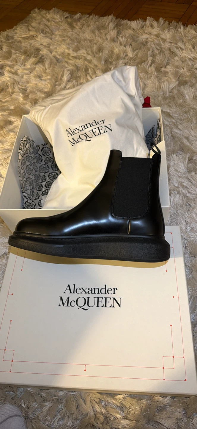 Alexander McQueen Black Leather Chelsea Boots - photo 2
