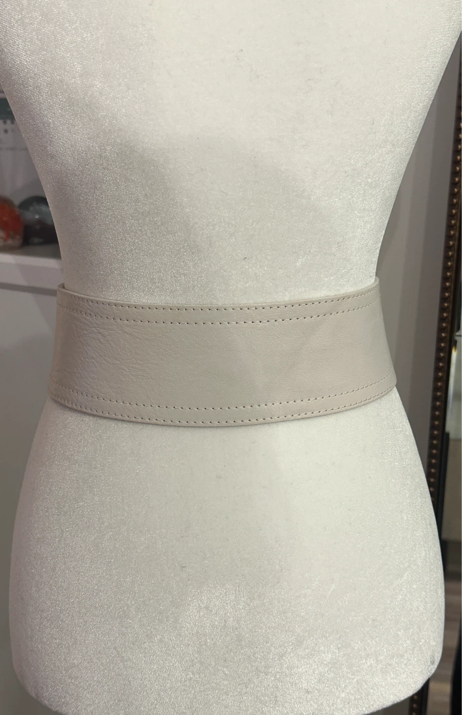 Vintage Holt Renfrew White Leather Wide Belt size S - photo 3