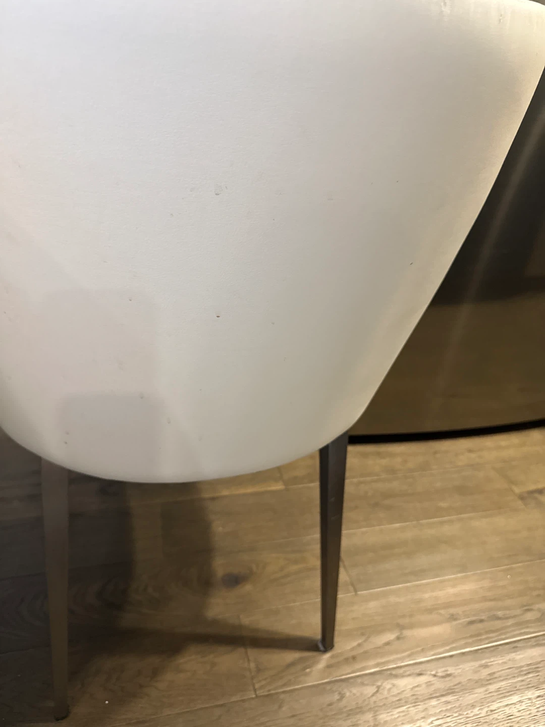 6 White Faux Leather Accent Chair with Diamond Stitching - photo 3