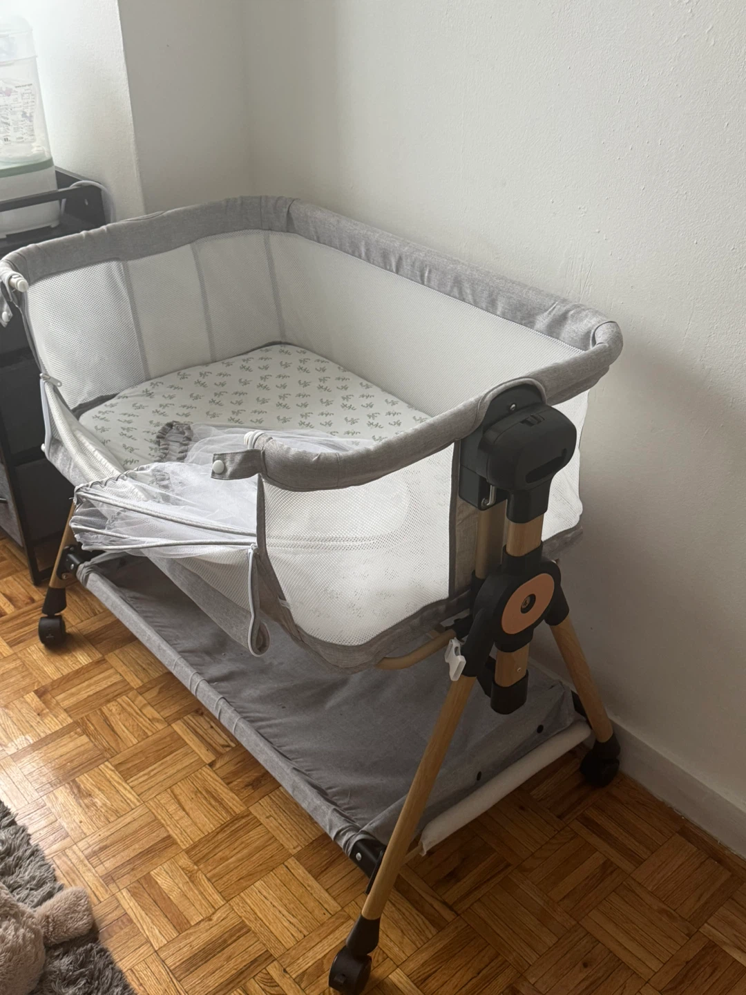 Grey Baby Bassinet with Bedside Sleeper Feature
