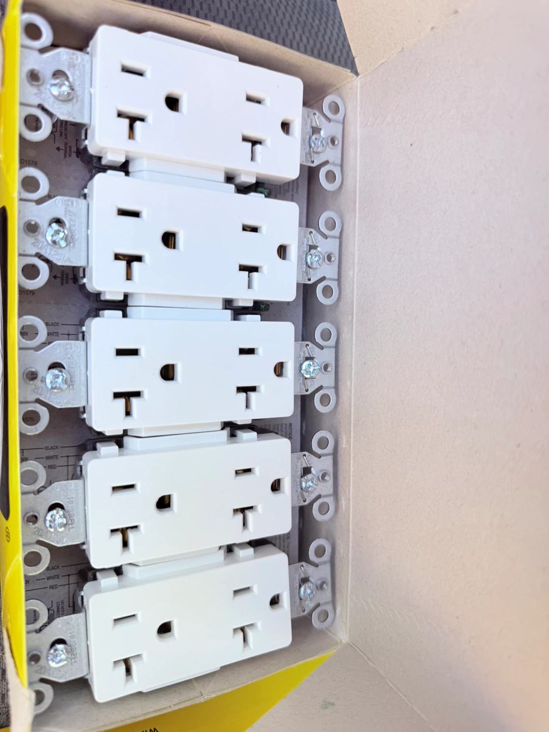Hubbell Wiring Device-Kellems 5-Pack White Duplex Receptacles