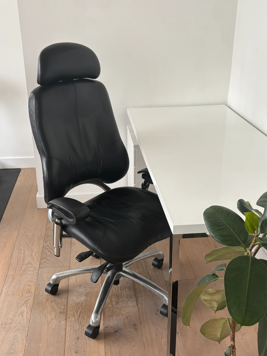Black Leather Executive Office Chair - photo 3