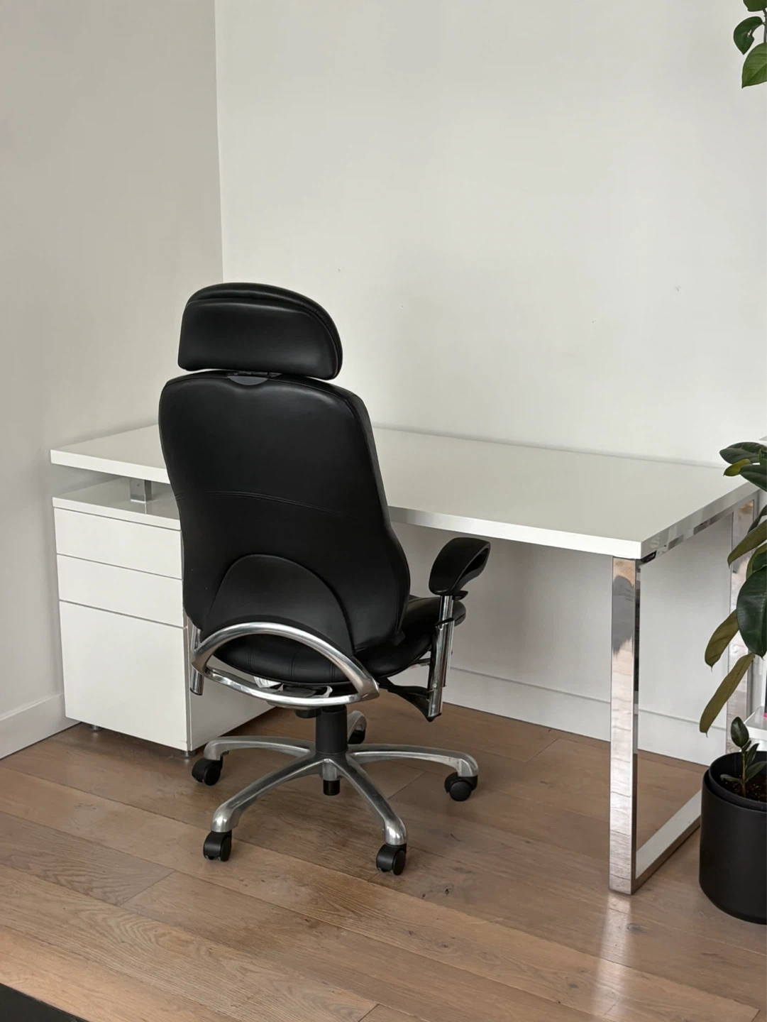 Black Leather Executive Office Chair - photo 2