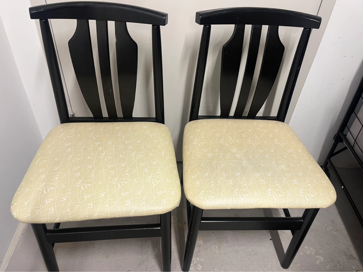 Set of 2 Dining Chairs - Black Wood with Patterned Seats - photo 2