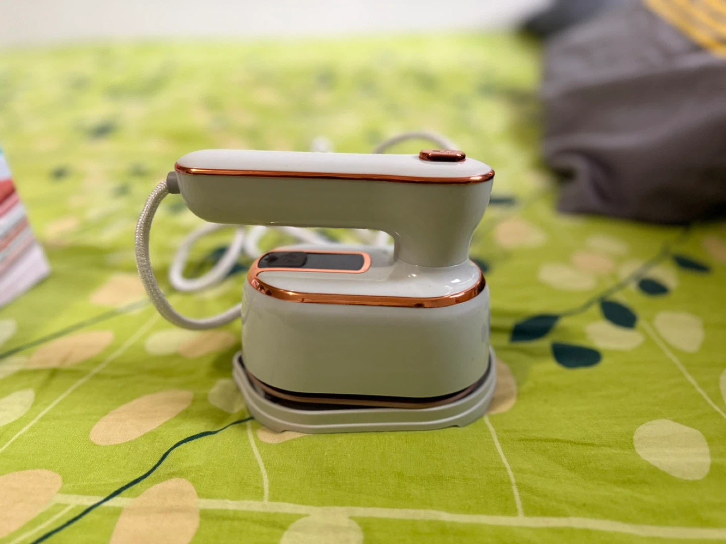 Small Cute Iron Box – Like New - photo 2