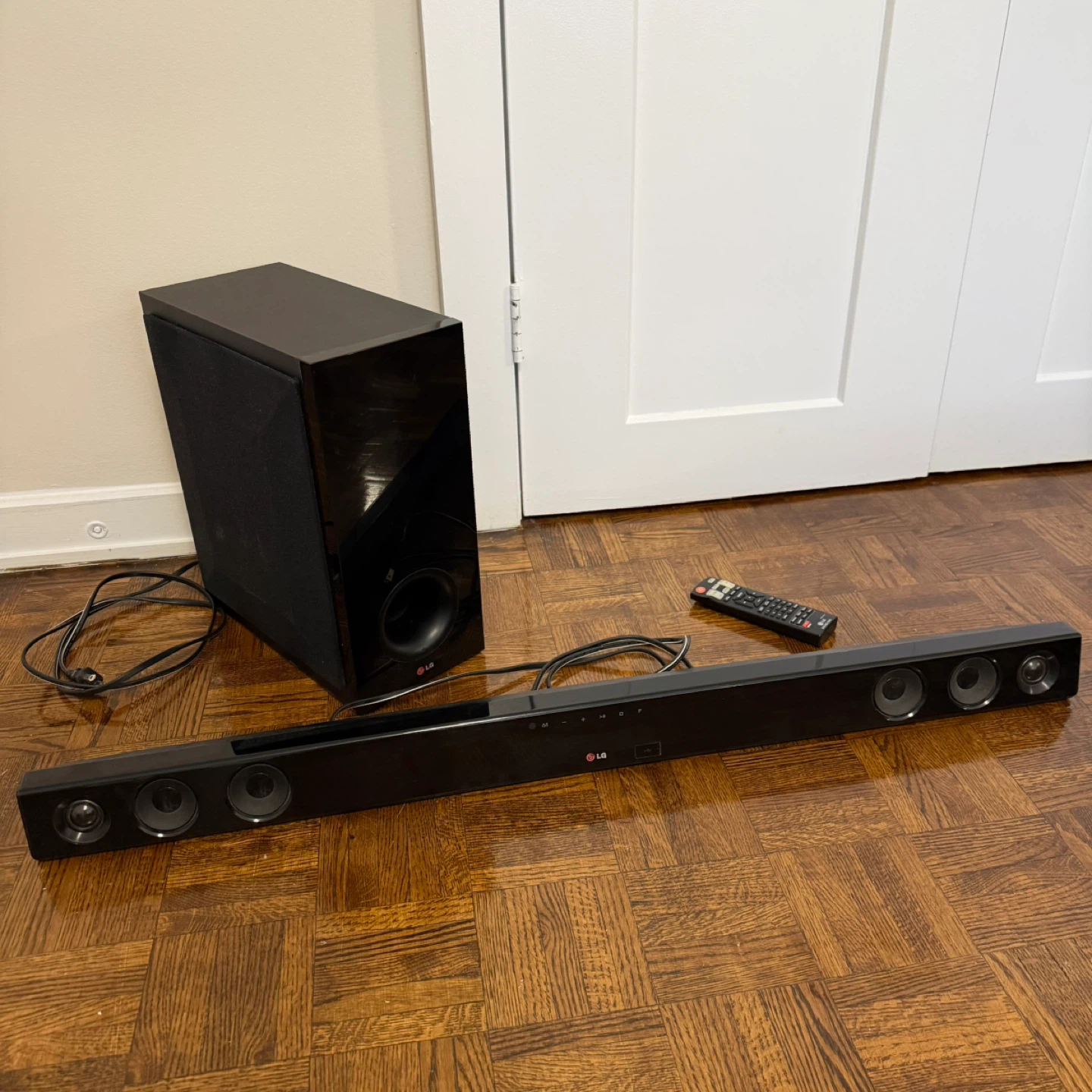 LG Sound Bar System with Remote