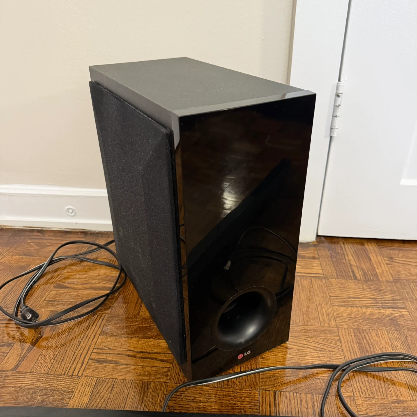 LG Sound Bar System with Remote - photo 3