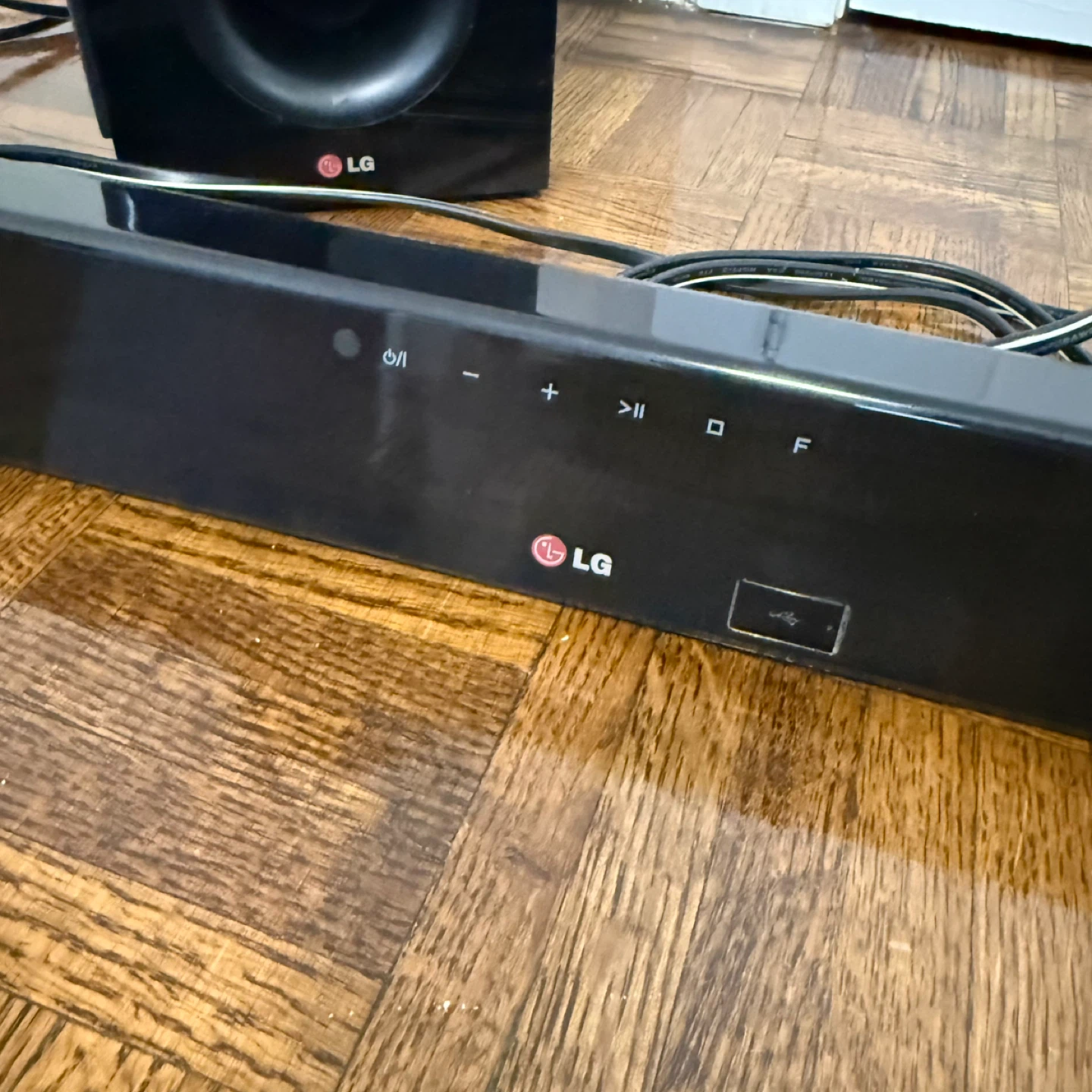 LG Sound Bar System with Remote - photo 2