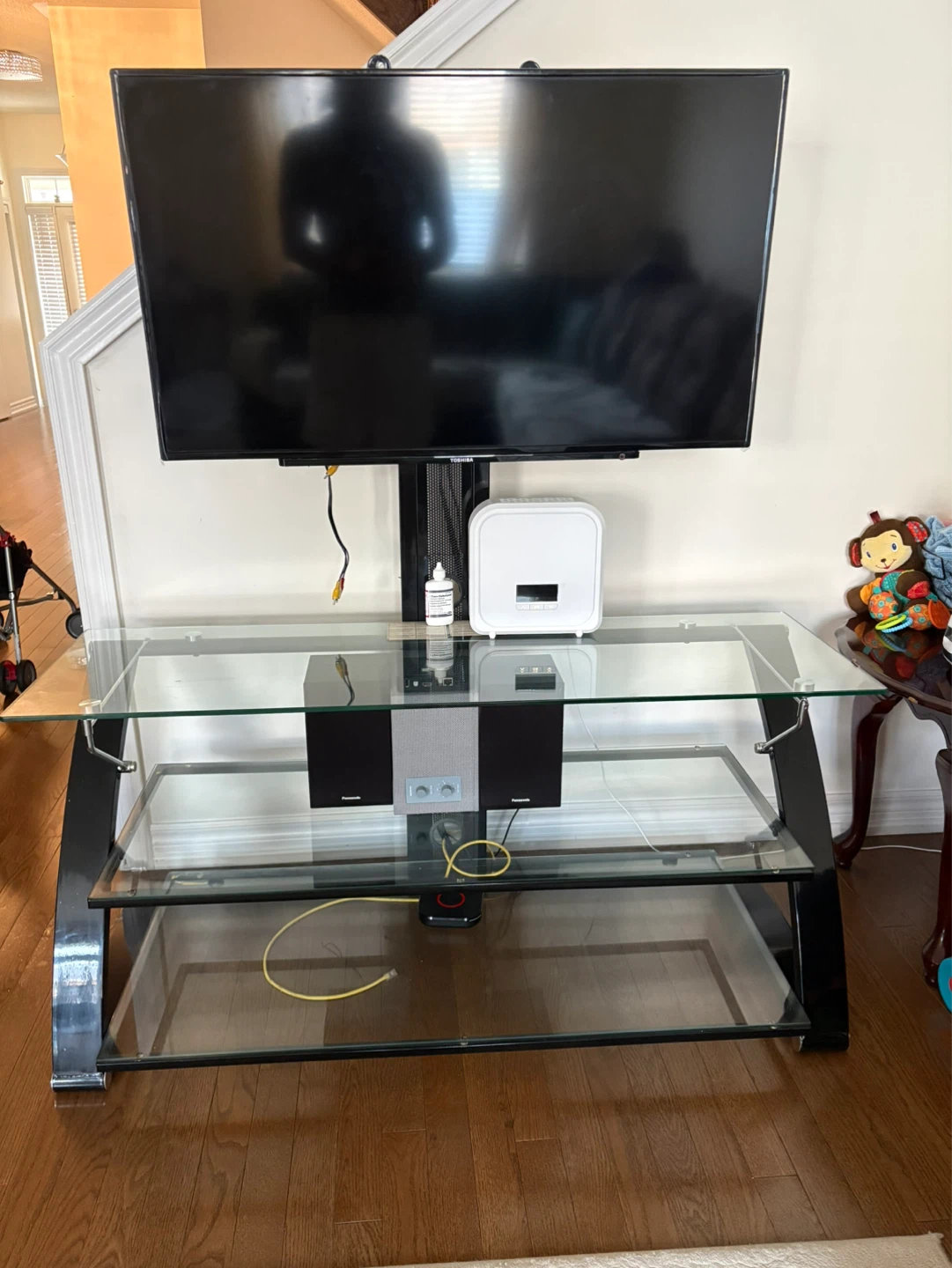 40 inch TV and Tv Stand - photo 2