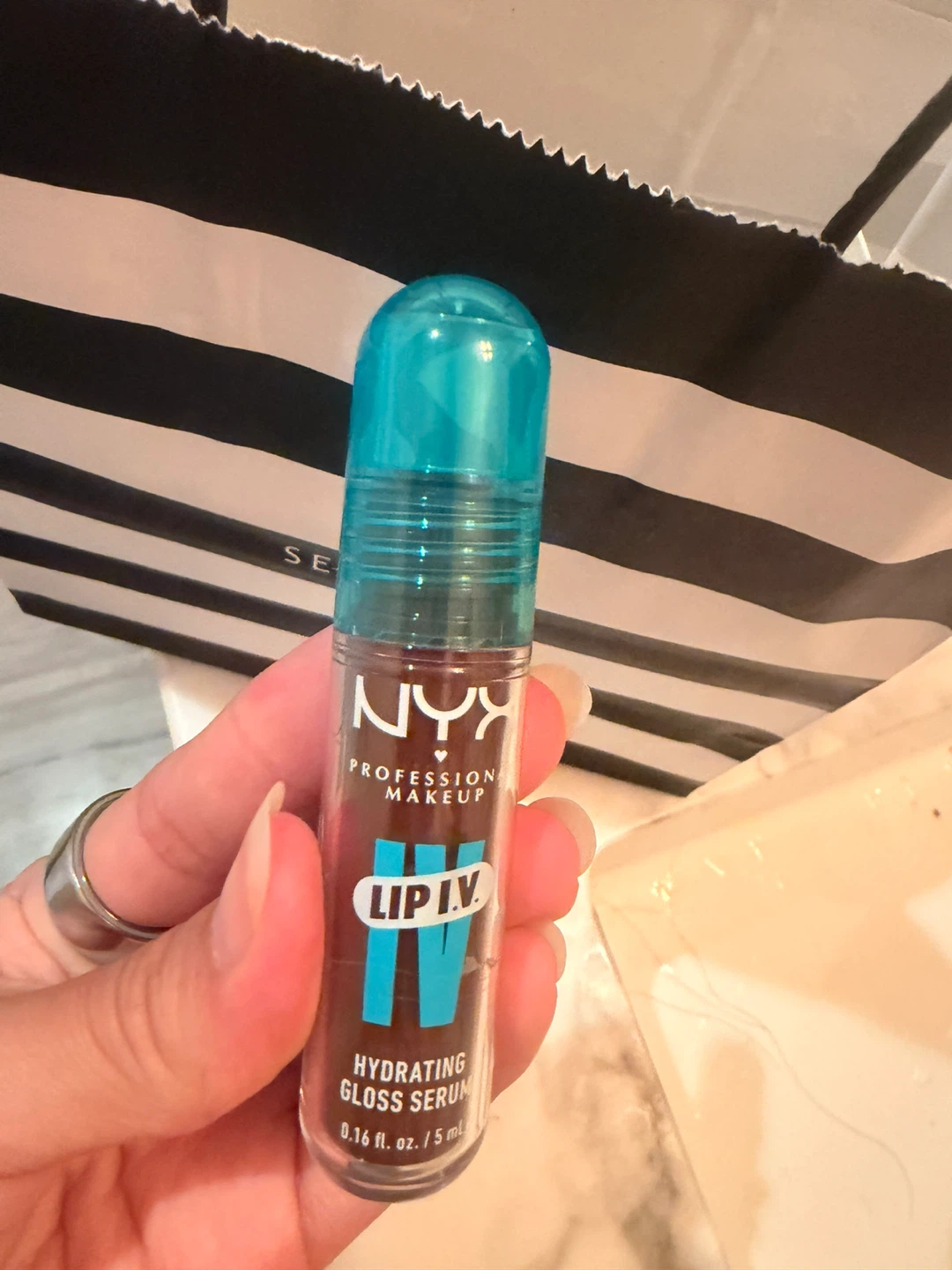 NYX Lip IV Hydrating Gloss Serum