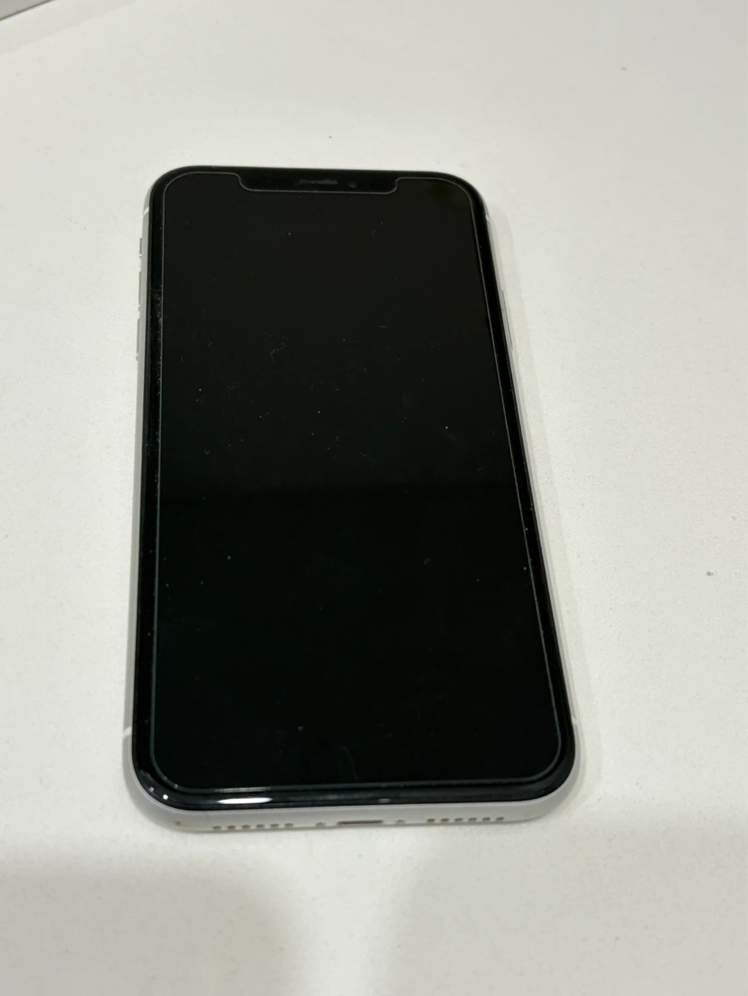 iPhone XR 64 g white - photo 3