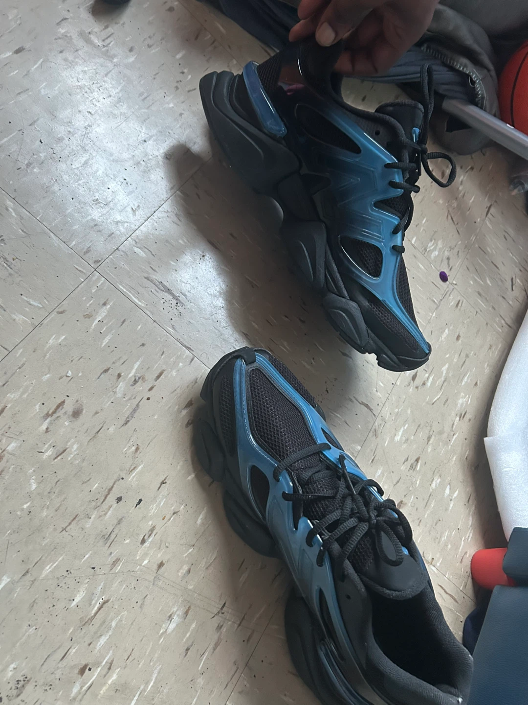 New Balance Men's Shoes Black Blue Sneakers - photo 4