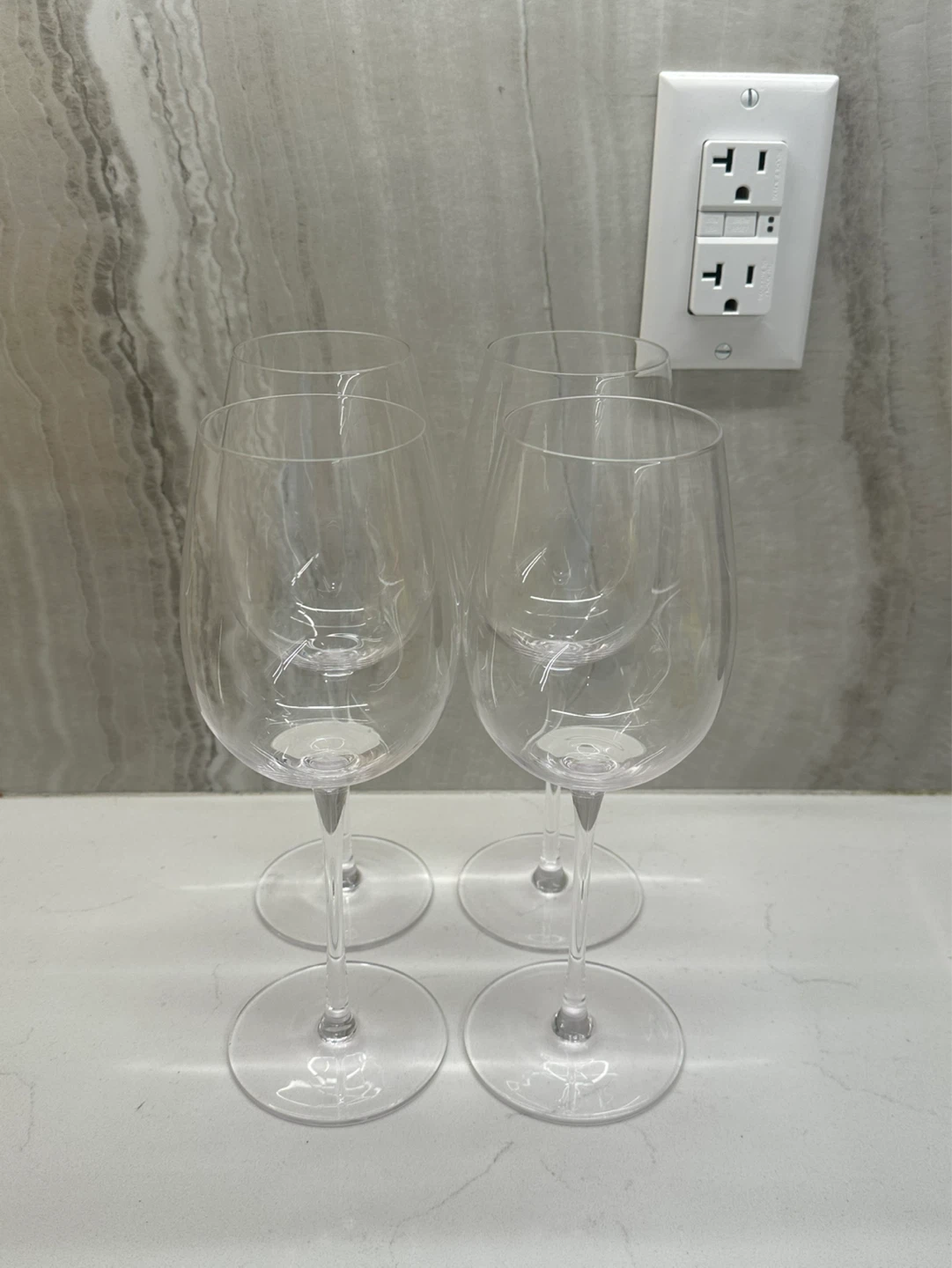 Set of 4 Clear Wine Glasses
