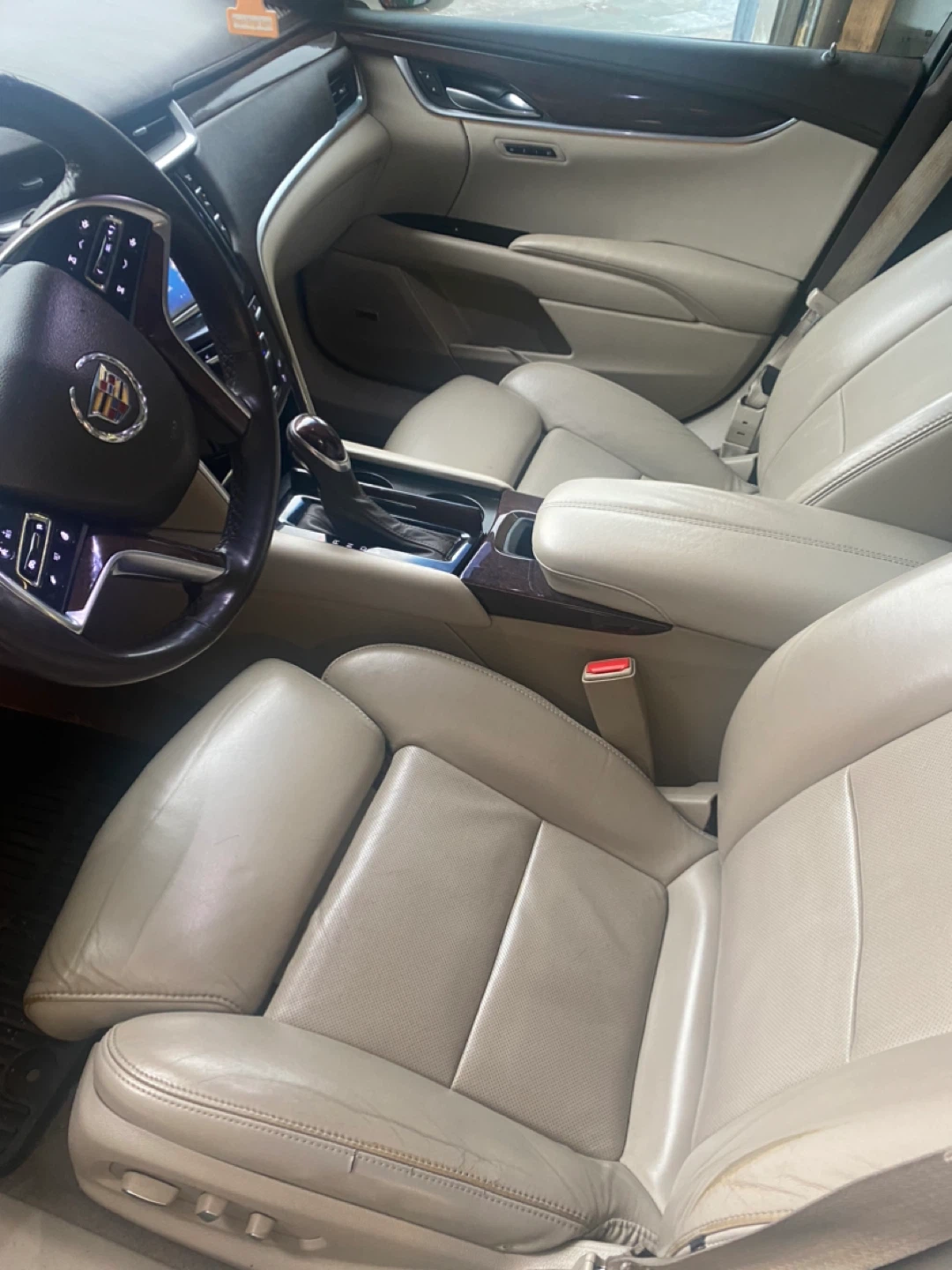 White Cadillac XTS Sedan - photo 5
