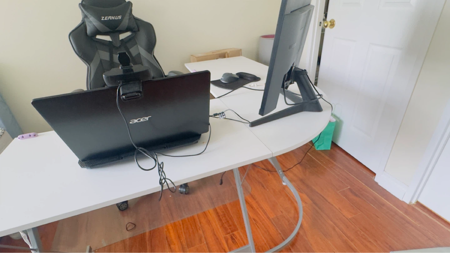 Office Desk and gaming chair - photo 3