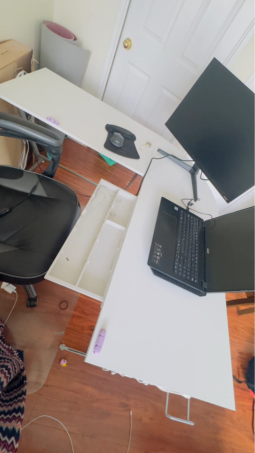 Office Desk and gaming chair - photo 2
