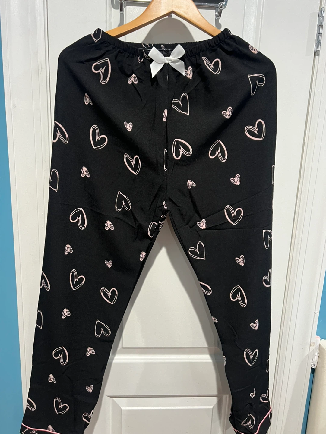 Black Heart Pajama Set with Scrunchie and Pouch - photo 2