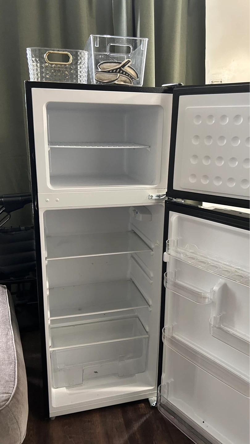 Frigidaire 7.5CUFT Black Compact Refrigerator - photo 2