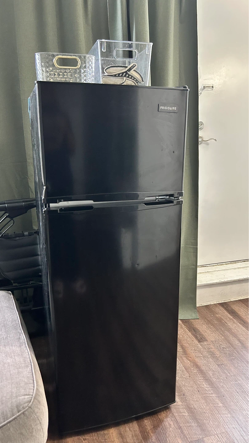 Frigidaire 7.5CUFT Black Compact Refrigerator