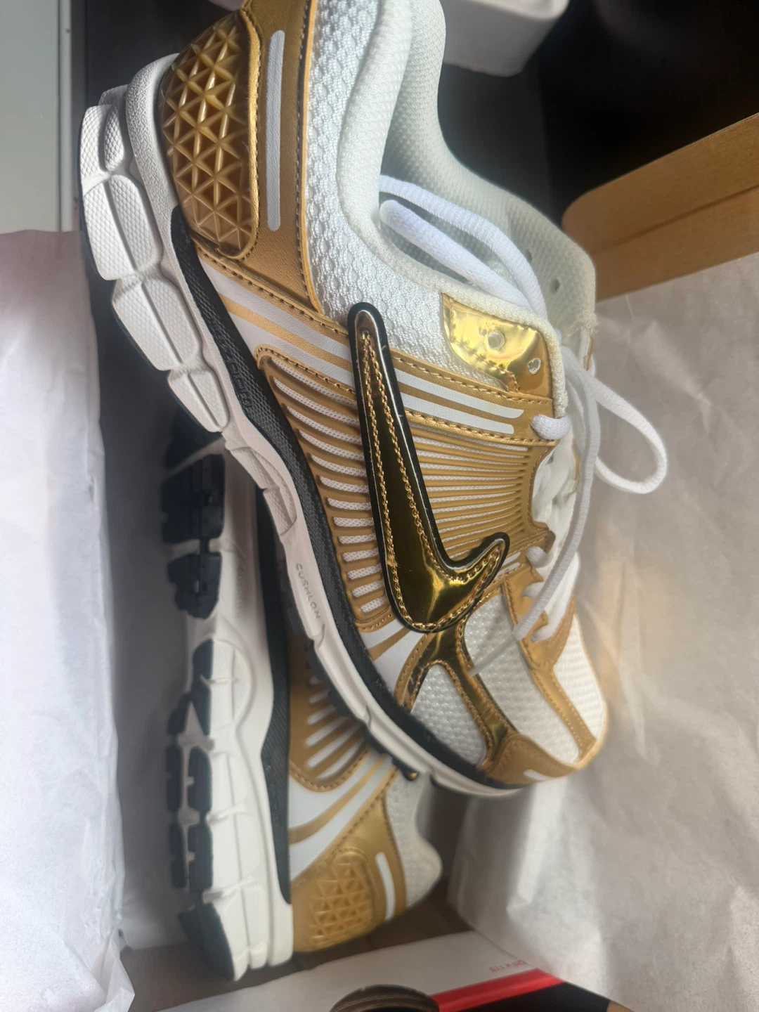 Nike Zoom Vomero 5 Men's Running Shoes White/Gold, Size 10