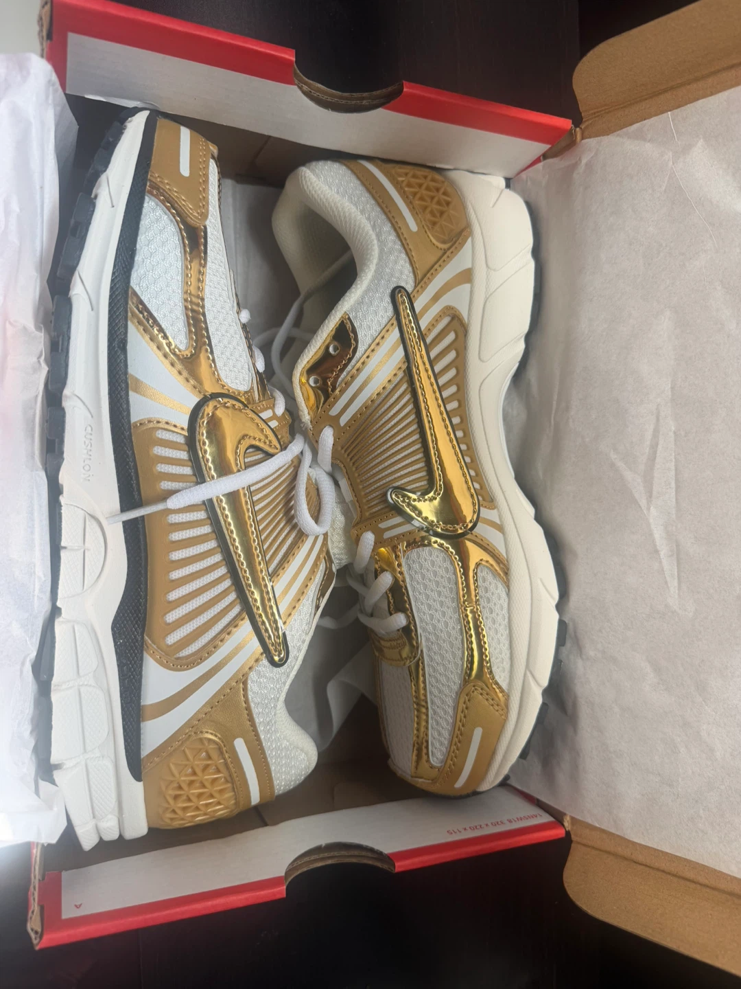 Nike Zoom Vomero 5 Men's Running Shoes White/Gold, Size 10 - photo 4