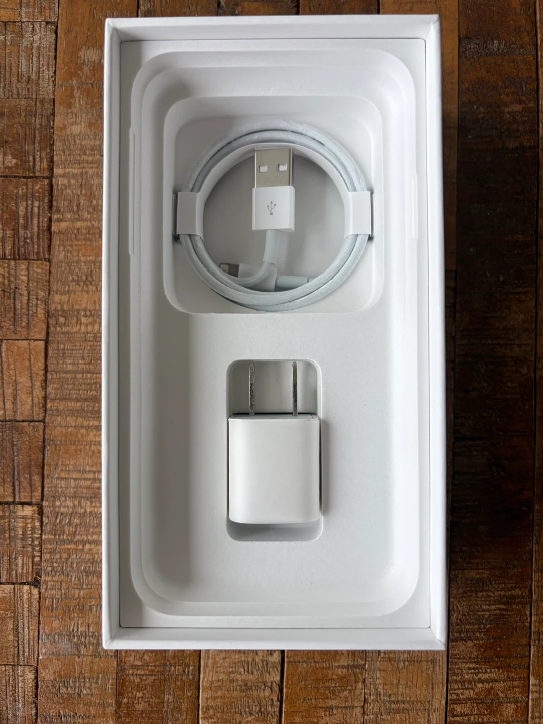 Apple iPhone Earpods/Cable/Charging Adapters - photo 2