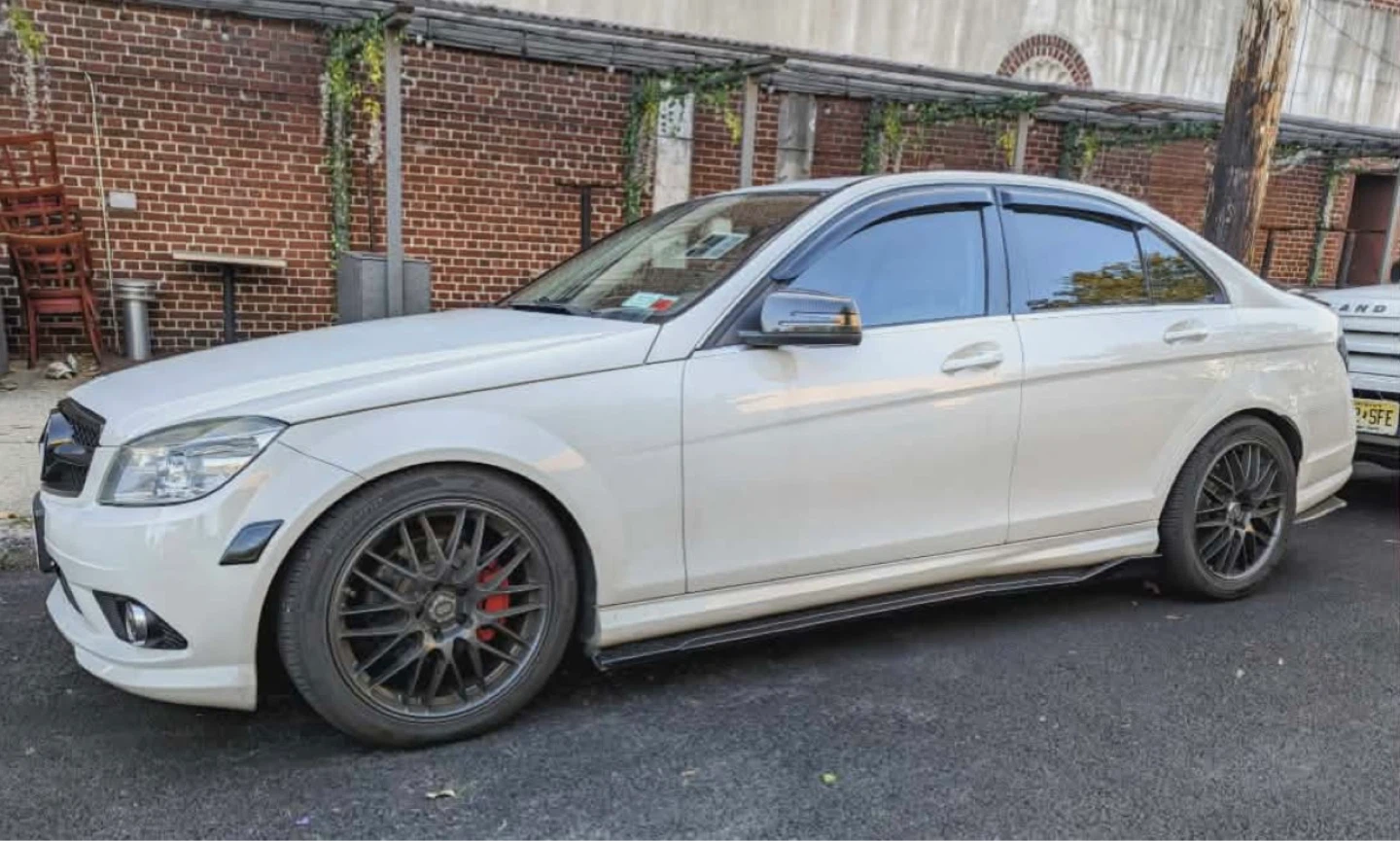 White Mercedes-Benz C300