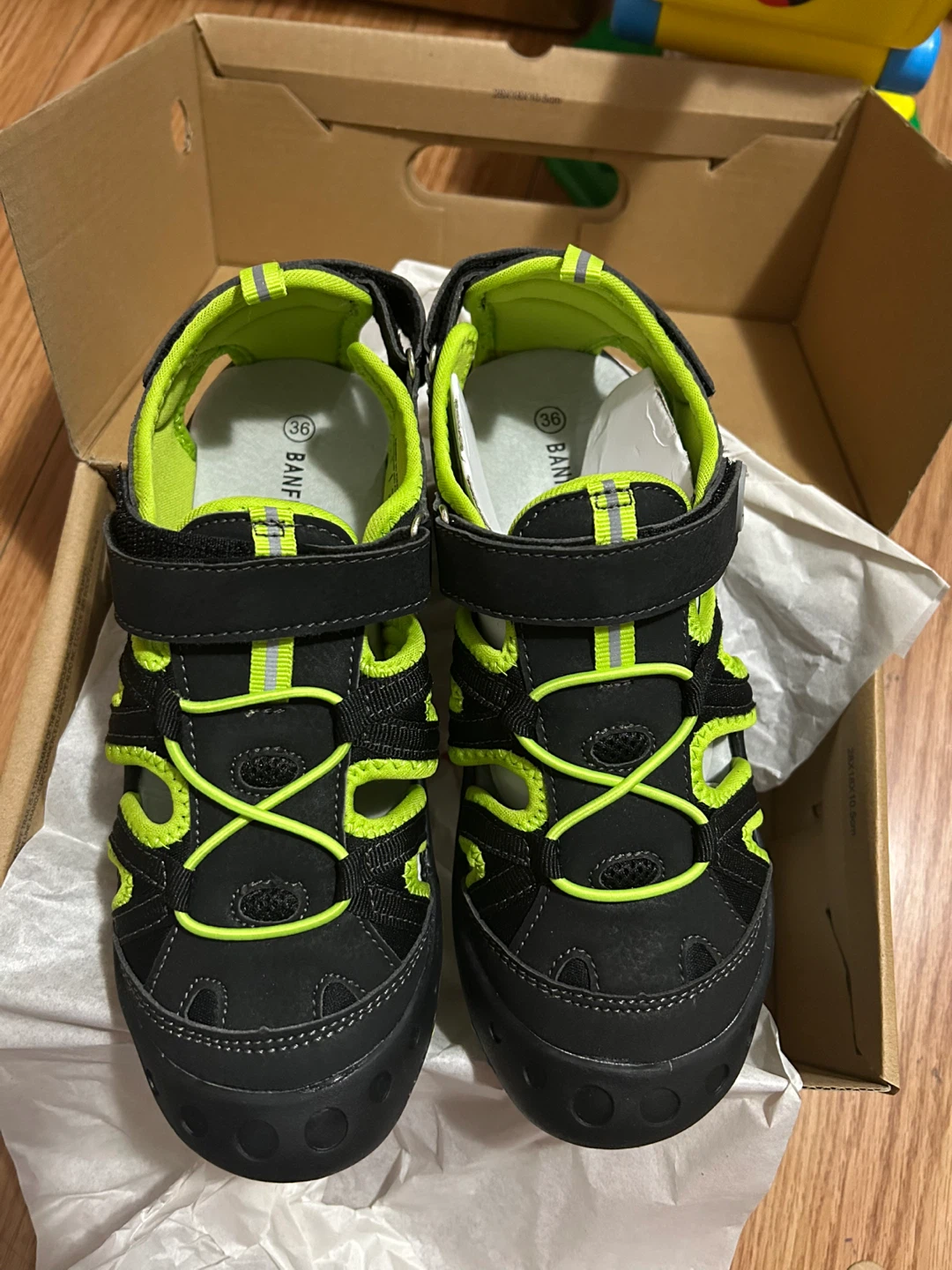 Brand New Banff Trail Kids Sport Sandals Size 4 - photo 2