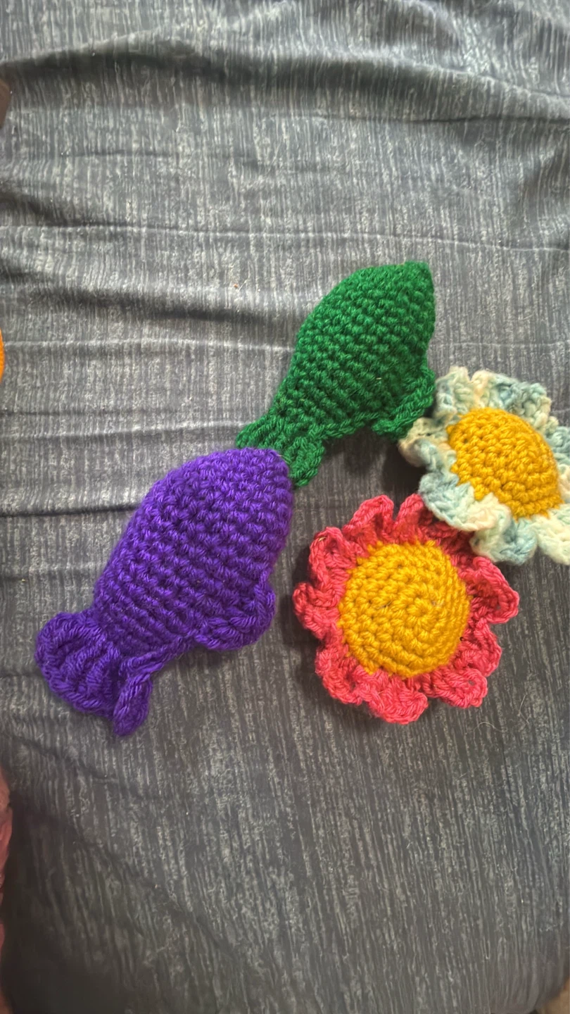 Hand-crocheted cat toys - mice, fish, flowers, octopi - photo 2