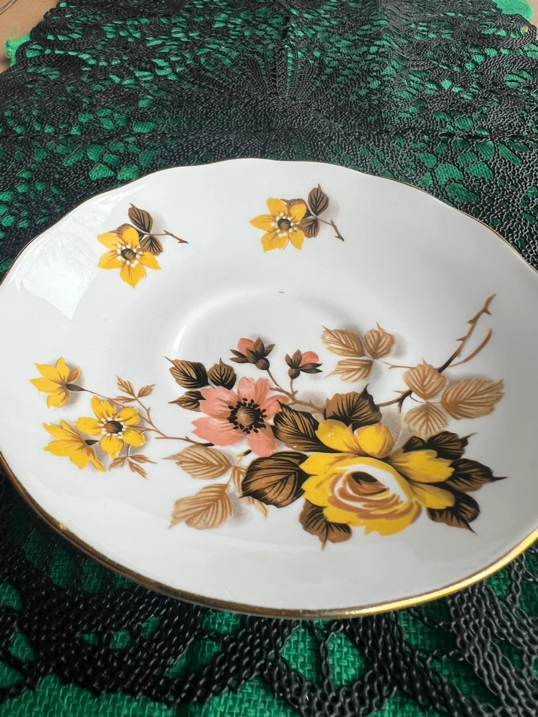 Queen Anne Bone China Teacup and Saucer Set - photo 2