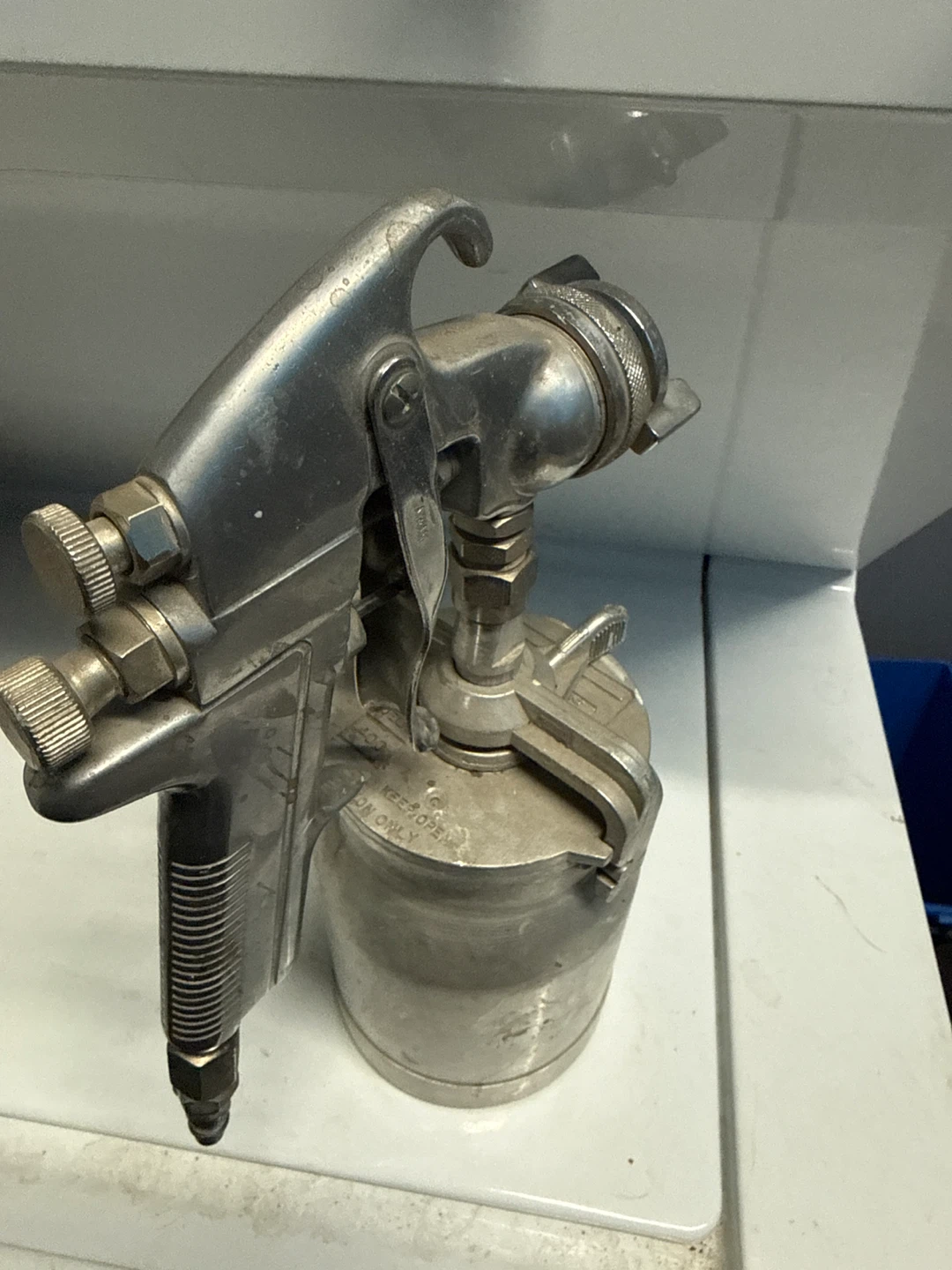 DeVilbiss Metal Spray Gun - photo 2