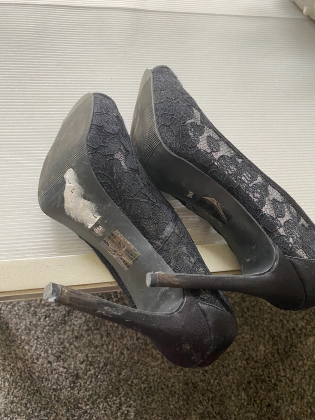 Black Lace Peep-Toe Heels sz 9 - photo 3