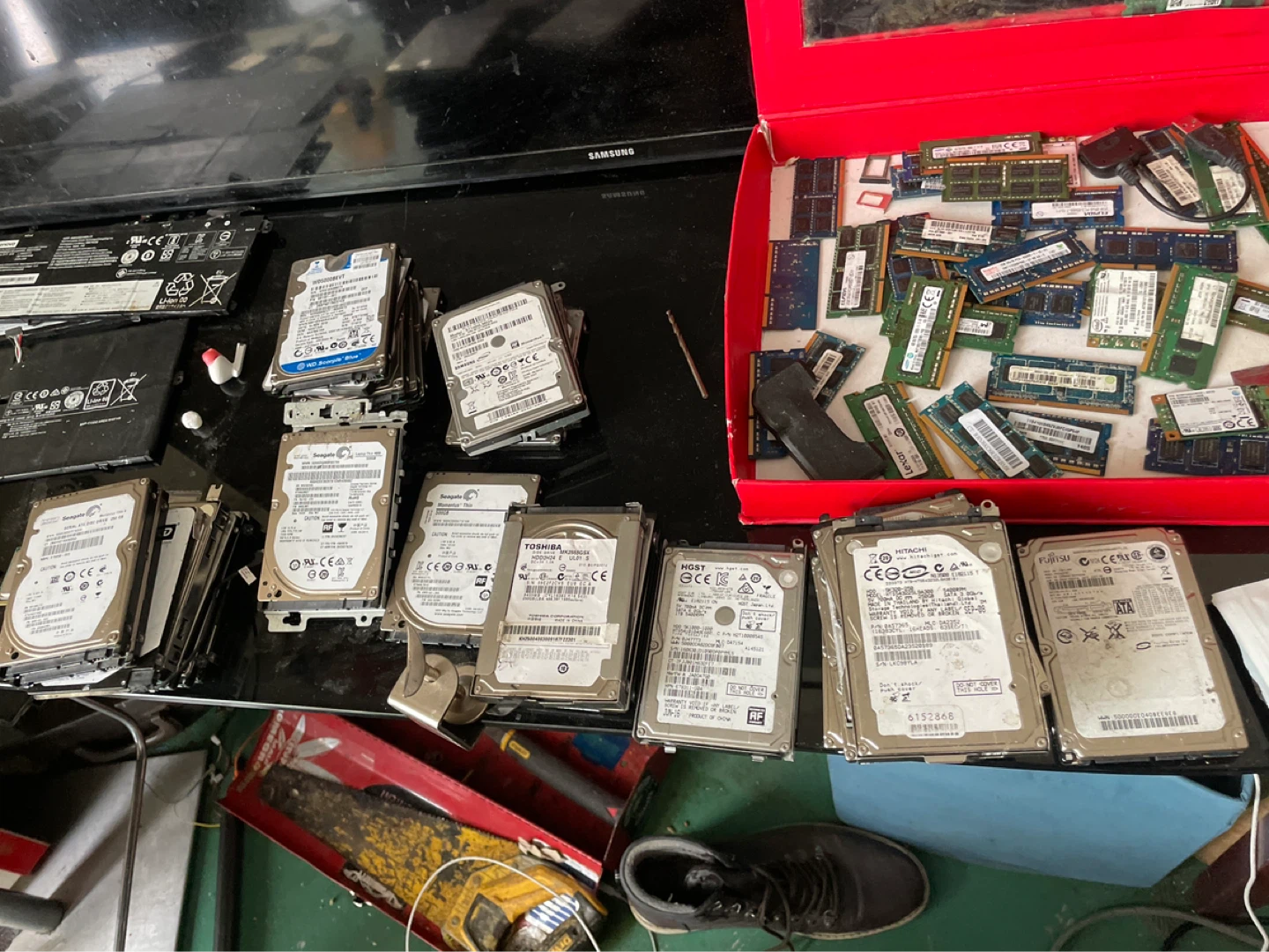 Assorted Computer Components - RAM, Hard Drives, CPUs - photo 5