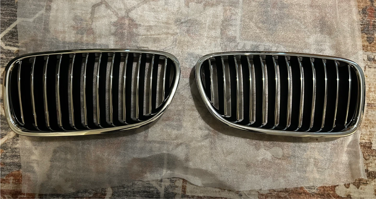 Pair of Chrome Kidney Grilles - photo 2