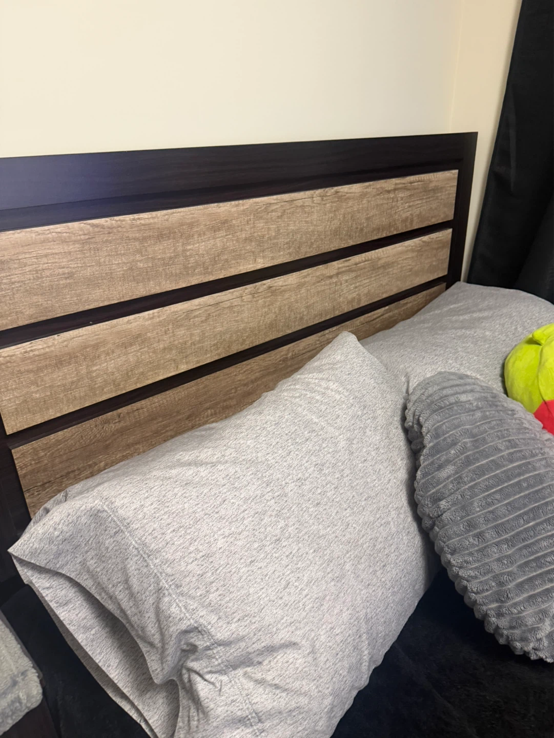 Juego de cama Queen con colchón y box spring